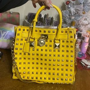 MICHAEL KORS YELLOW PYRAMID PURSE